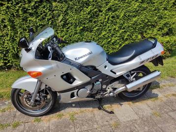 Kawasaki ZZR-600 14dkm, 2005 à vendre en raison de la réduct