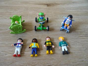 Playmobil: 6 kindjes, 1 baby, 1 wiegje, 1 kart en 1 rolstoel beschikbaar voor biedingen