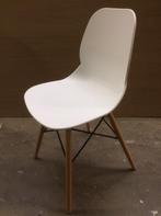 Elegante witte stoel met houten poten set van 8, Huis en Inrichting, Stoelen, Nieuw, Vijf, Zes of meer stoelen, Landelijk - modern