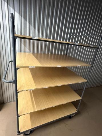 4x hoge qualiteit magazijnrek op rubber wielen beschikbaar voor biedingen