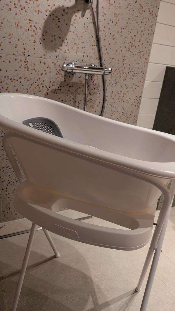 TE KOOP babybadje met verhoog en angelcare zitje, Kinderen en Baby's, Badjes en Verzorging, Gebruikt, Badje, Bébé-jou, Standaard