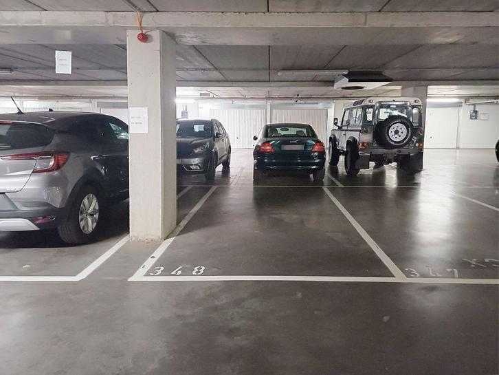 Autostaanplaats Parkeergarage De Munt Roeselare, Immo, Garages en Parkeerplaatsen, Provincie West-Vlaanderen