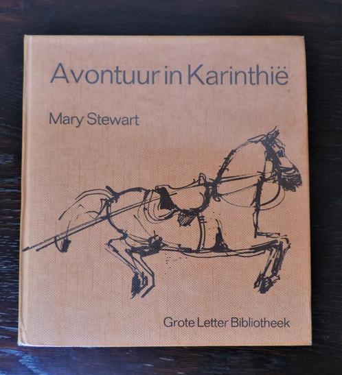Mary Stewart – Avontuur in Karinthië (met grote letters), Boeken, Romans, Zo goed als nieuw, Ophalen of Verzenden