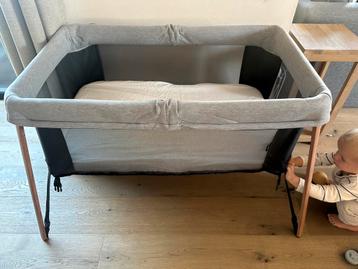 Maxi-Cosi Iris reisbed Essential Graphite. beschikbaar voor biedingen