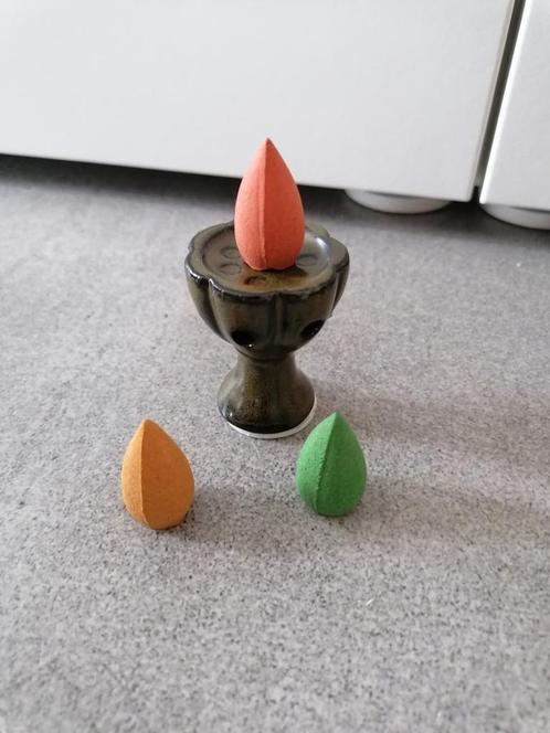 Mini brûle encens 4 cm de haut neuf avec 3 encens, Maison & Meubles, Accessoires pour la Maison | Bougeoirs & Bougies, Comme neuf