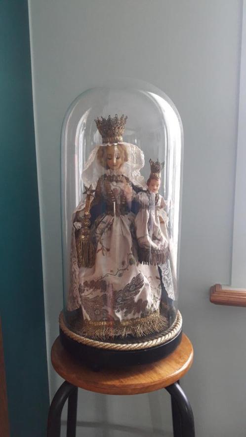 Wassen Mariabeeld met kindje Jezus onder glazen stolp, Antiquités & Art, Antiquités | Objets religieux, Enlèvement ou Envoi
