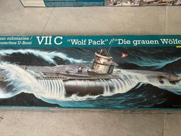 Revell 05015 1/72 German U-boat VII C Wolf Pack