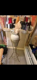 Amphore  grecque vase sur pieds, Enlèvement