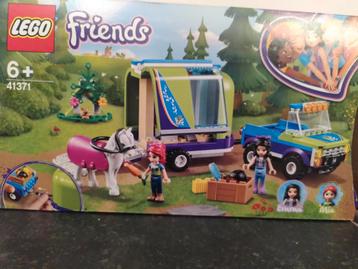 Lego friends Mia's paardentrailer ,compleet beschikbaar voor biedingen