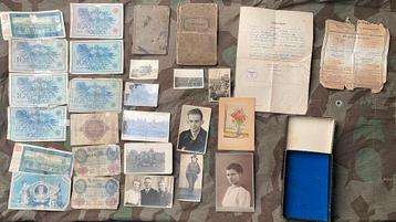 Partij documenten, Wehrpass KIA, foto’s en briefgeld.  beschikbaar voor biedingen