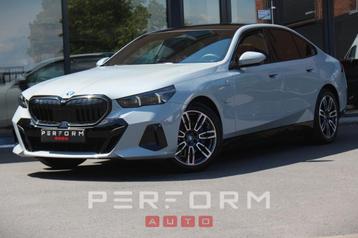 BMW 530e G60*M-PACK*HYBRID*PANO DAK* + FABRIEKSGARANTIE beschikbaar voor biedingen