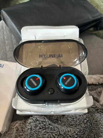 Nieuw in de verpakking Hyundai Bluetooth oortjes! 