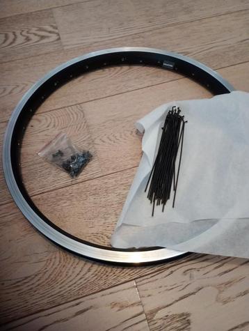 20" velg met 32 gaten + 32 spaken  beschikbaar voor biedingen