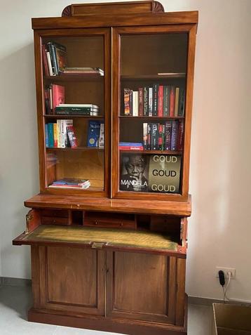 Antieke vitrine-bureau kast beschikbaar voor biedingen