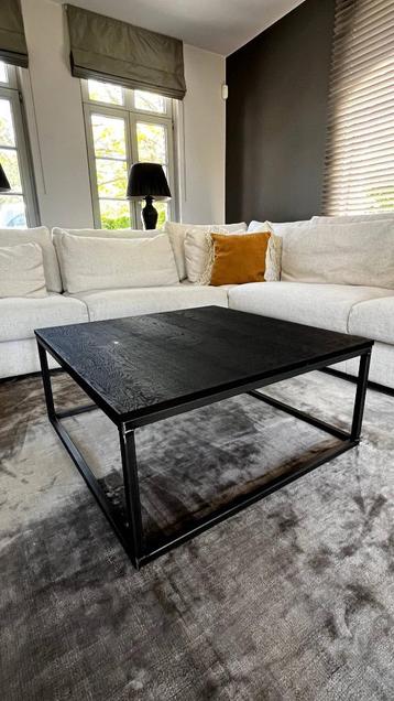 Zwarte vierkante houten salontafel met metalen onderframe beschikbaar voor biedingen