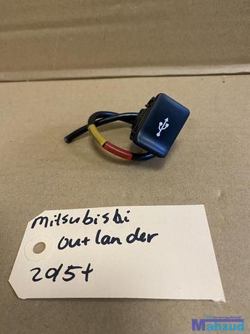 MITSUBISHI OUTLANDER USB Stekker klep 2015+