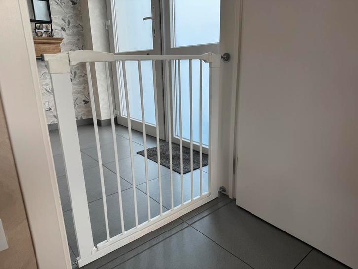 Babydan perfect close traphekje zonder boren, Kinderen en Baby's, Traphekjes, Zo goed als nieuw, Klemhekje, Metaal of IJzer, minder dan 100 cm