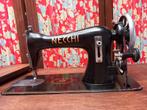 Retro Vintage naaimachine tafel NECCHI, Antiek en Kunst, Ophalen