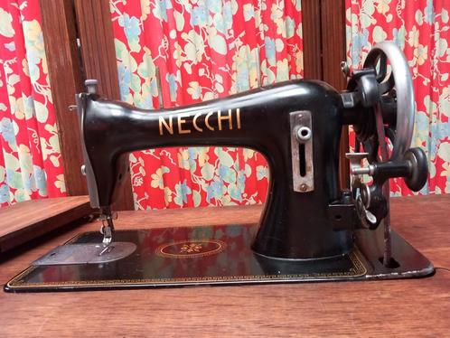 Retro Vintage naaimachine tafel NECCHI, Antiek en Kunst, Antiek | Naaimachines, Ophalen
