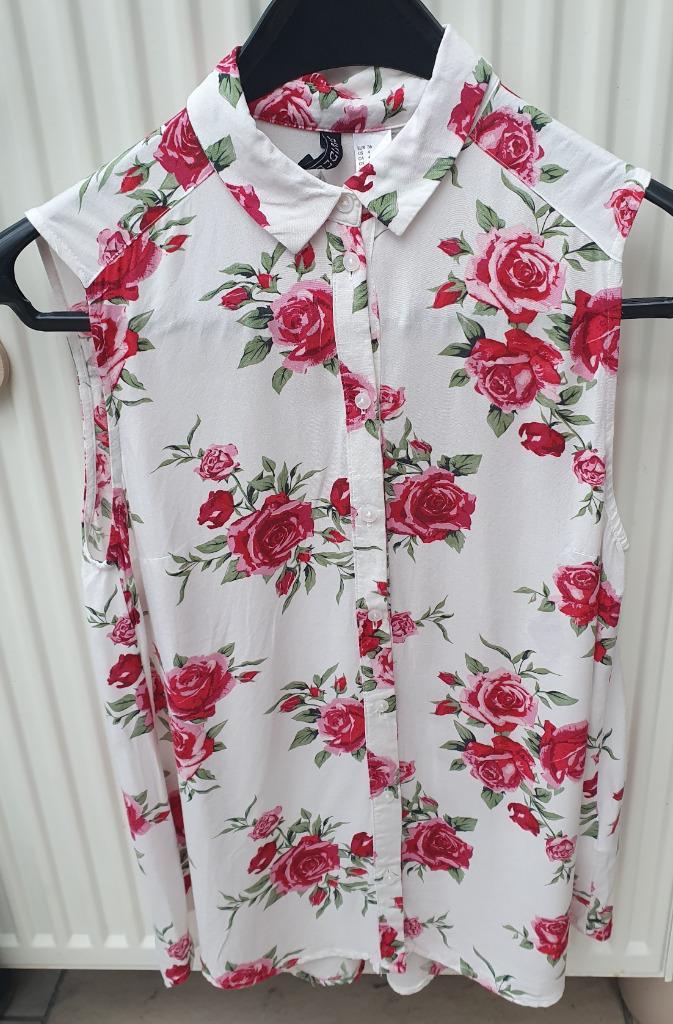 Blouse van H&M maat 36 (wit met rode-roze bloemen), Kleding | Dames, Blouses en Tunieken, Zo goed als nieuw, Maat 36 (S), Wit