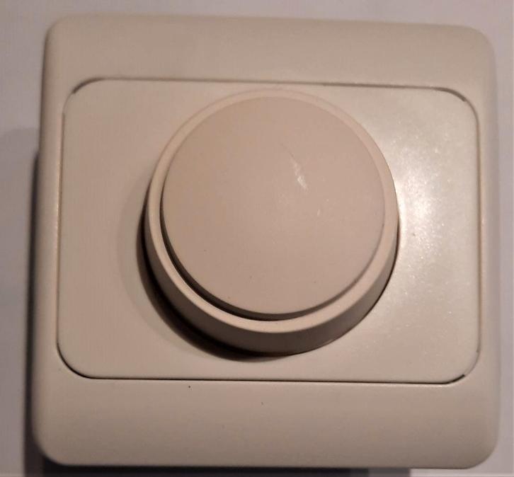 Dimmer rotatifs d'occasion Niko PR20 en très bon état, Bricolage & Construction, Électricité & Câbles, Comme neuf, Autres types