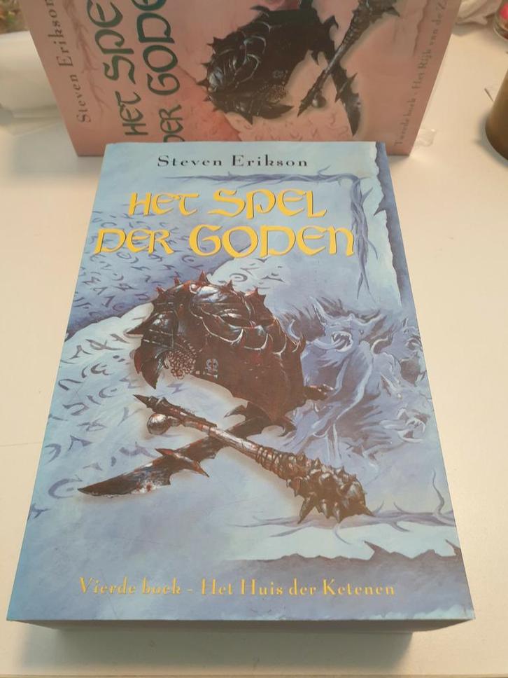 Steven Erikson - Het huis der ketenen DEEL 4 BOEK 4, Boeken, Fantasy, Zo goed als nieuw, Ophalen of Verzenden