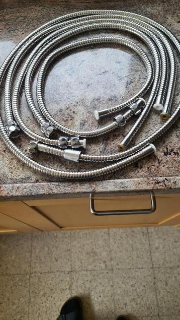 Doucheslangen beschikbaar voor biedingen