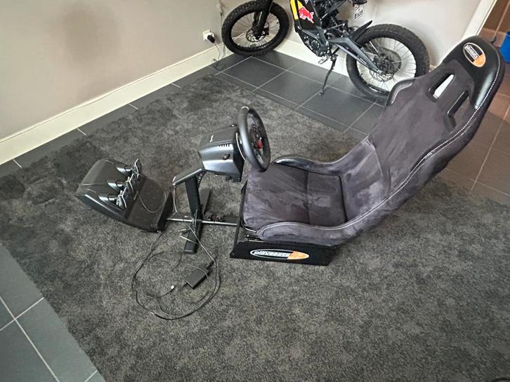 Playseat + logitech g29, Games en Spelcomputers, Spelcomputers | Overige Accessoires, Zo goed als nieuw, Ophalen