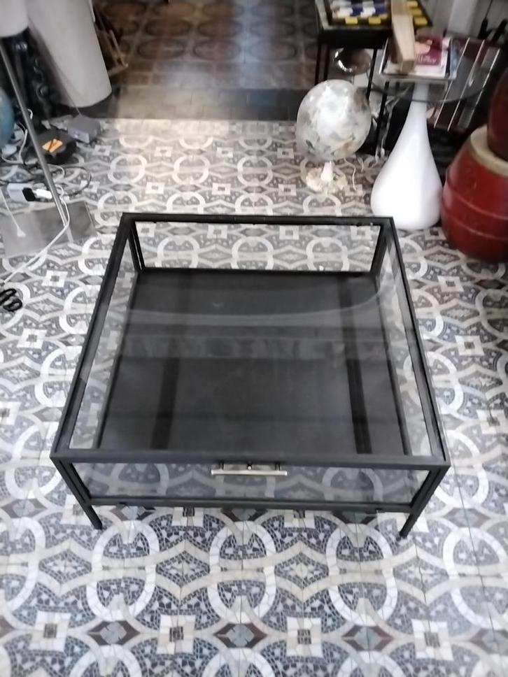 Salontafel met twee deurtjes, industrial etalage type, Huis en Inrichting, Tafels | Salontafels, Zo goed als nieuw, Glas, Metaal