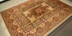 Bruin tapijt met fluchejes, Huis en Inrichting, Stoffering | Tapijten en Vloerkleden, Bruin, Ophalen