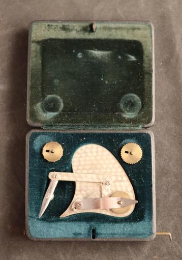 Antiek meetinstrument in cassette beschikbaar voor biedingen
