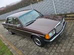 Mercedes 240D 028.580km Fabrieks origineel 1ste eigenaar, Auto's, 4 deurs, Beige, Bruin, Mercedes-Benz