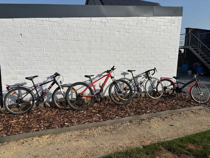 4 Fietsen - Mountainbike, koersfiets en 2 gewone fietsen, Fietsen en Brommers, Fietsen | Jongens, Gebruikt, Versnellingen, Ophalen