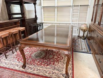 Klassieke Antieke Italiaanse Eettafel Tafel beschikbaar voor biedingen