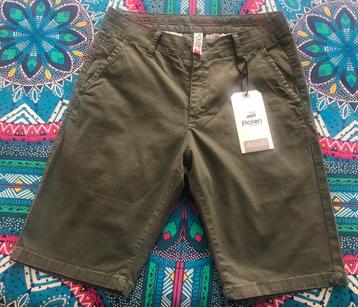 groene shorts, gloednieuw, ongebruikt, met label beschikbaar voor biedingen