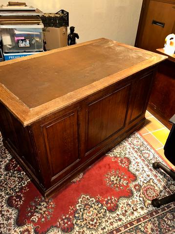 Antieke bureau  beschikbaar voor biedingen
