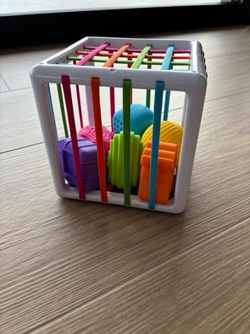 Babykubus beschikbaar voor biedingen