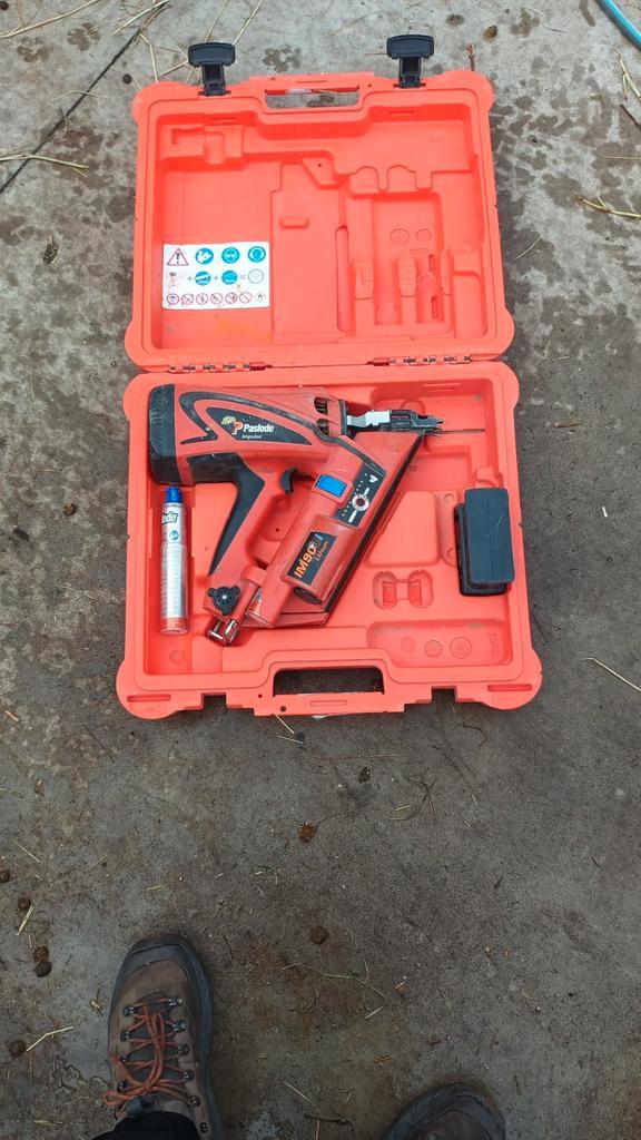 PASLODE NAILTACKER IM90, Doe-het-zelf en Bouw, Gereedschap | Handgereedschap, Ophalen