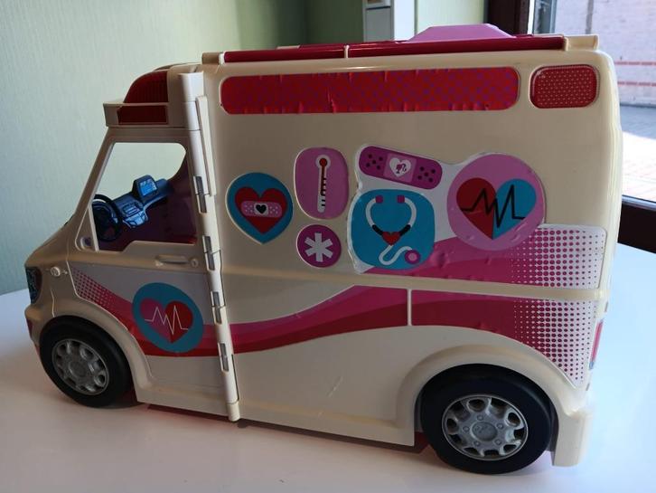 barbie ambulance, Kinderen en Baby's, Speelgoed | Poppen, Gebruikt, Barbie, Ophalen of Verzenden