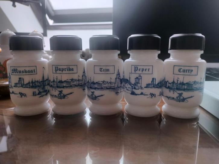 Opalineglas kruidenpotjes set vintage Delfts blauw, Antiquités & Art, Antiquités | Ustensiles de cuisine, Enlèvement ou Envoi