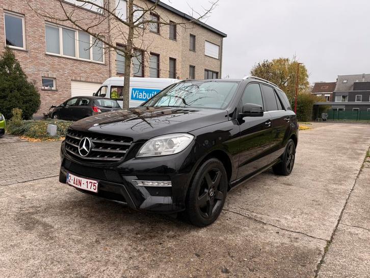 Pack AMG Mercedes-Benz 250 BlueTEC 4Matic — 204 ch, Autos, Mercedes-Benz, Particulier, Classe M, 4x4, ABS, Caméra de recul, Airbags