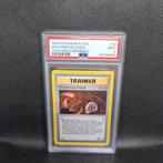 Mysterious Fossil 1999-2000 Copyright Fossil PSA 9, Hobby en Vrije tijd, Verzamelkaartspellen | Pokémon, Ophalen of Verzenden