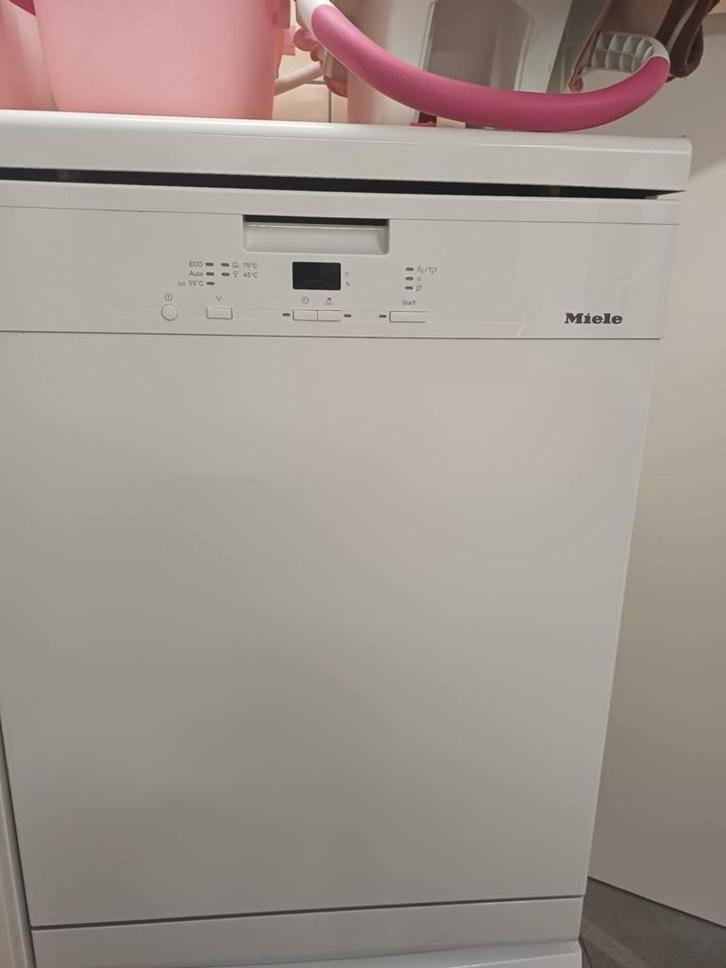 Vaatwas MIELE, Elektronische apparatuur, Vaatwasmachines, Zo goed als nieuw, Vrijstaand, Minder dan 85 cm, 45 tot 60 cm, 10 tot 14 liter