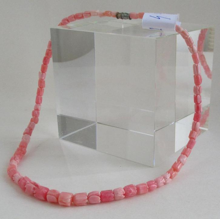 K5- koraal Ketting -Tulp- Licht Roze - 40 cm. eind jaren '70, Handtassen en Accessoires, Kettingen, Nieuw, Steen of Mineraal, Roze