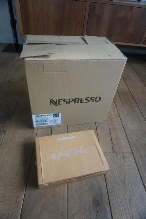 Nespresso Vertuo Next Cherry + doos pads, Electroménager, Cafetières, Neuf, Dosettes et capsules de café, Cafetière, Enlèvement ou Envoi
