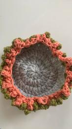 Zelf gehaakte bloemen onderzetter / klein boeketje, Hobby en Vrije tijd, Breien en Haken, Ophalen, Zo goed als nieuw