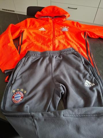  Ensemble de sport "Adidas" Bayern Munchen. Taille S. beschikbaar voor biedingen