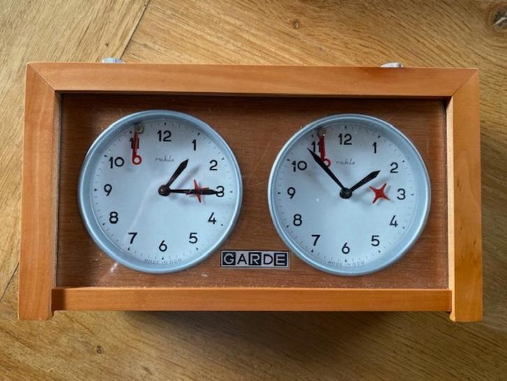 Perfecte mechanische toernooiklok Garde Ruhla, Hobby en Vrije tijd, Gezelschapsspellen | Bordspellen, Zo goed als nieuw, Een of twee spelers