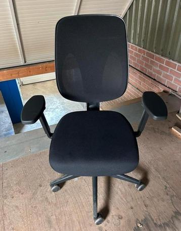 Ergonomische bureaustoel Giroflex Model 353 beschikbaar voor biedingen