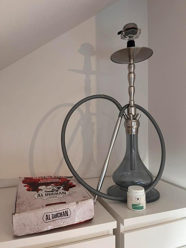 Moderne Waterpijp / Shisha + Accessoires – Compleet Pakket!, Verzamelen, Rookartikelen, Aanstekers en Luciferdoosjes, Zo goed als nieuw